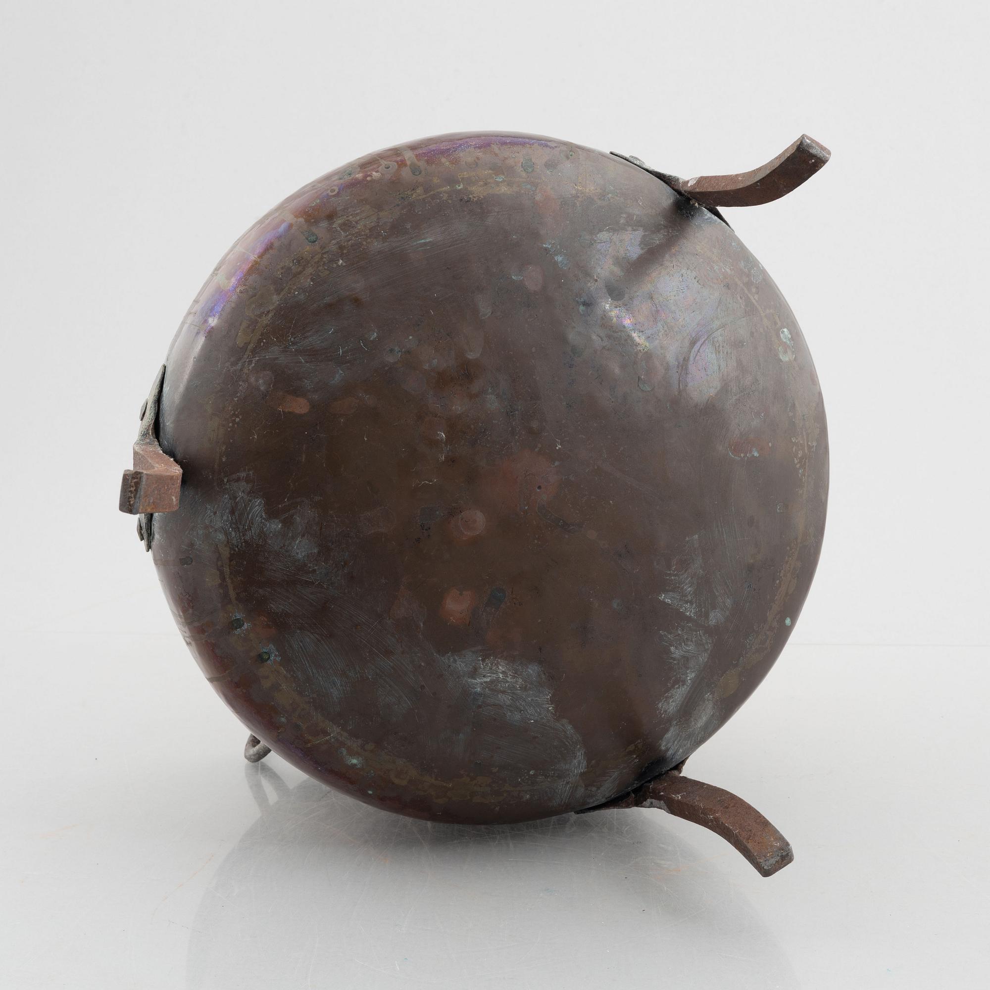 A copper kettle, 18th Century.