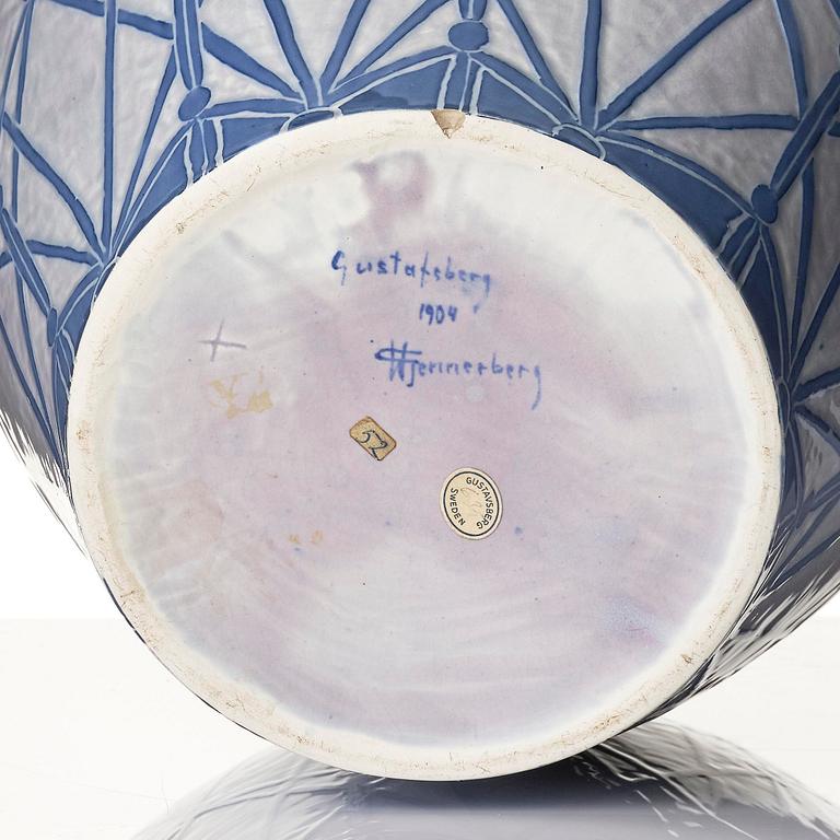 Gunnar G:son Wennerberg, a "Sgraffito" creamware floor vase, Gustavsberg, 1904.