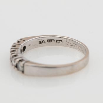 Ring, 18K white gold with brilliant-cut diamonds.