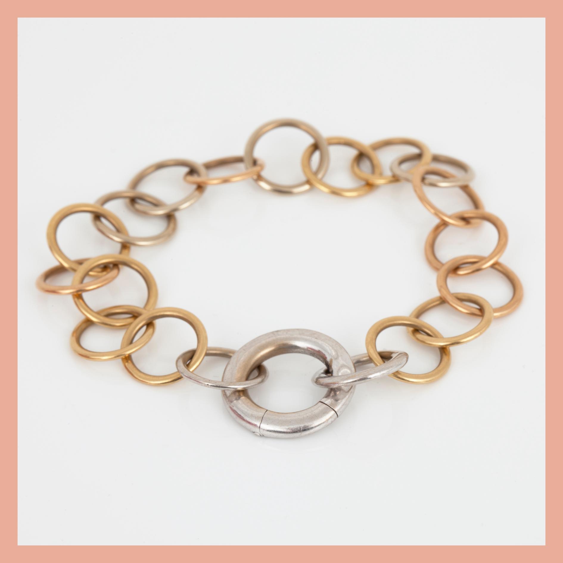 ARMBAND, 18K flerfärgat guld, Pomellato "Lucciole", samt briljantslipad diamant tot ca 0,03 ct. Total vikt ca 20,80 g.