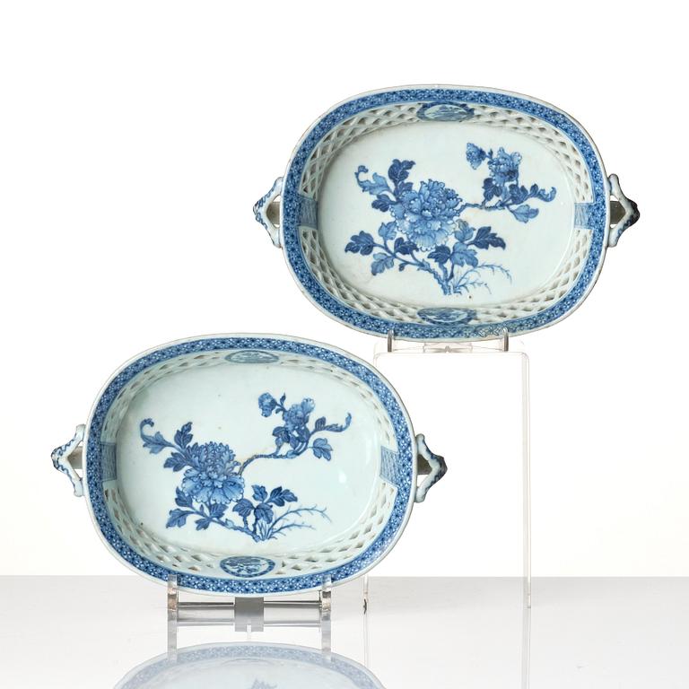 A pair of blue and white chesnut baskets, Qing dynasty, 18th Century.