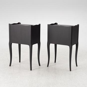 Sängbord, ett par, rokokostil, 1900-talets andra hälft.