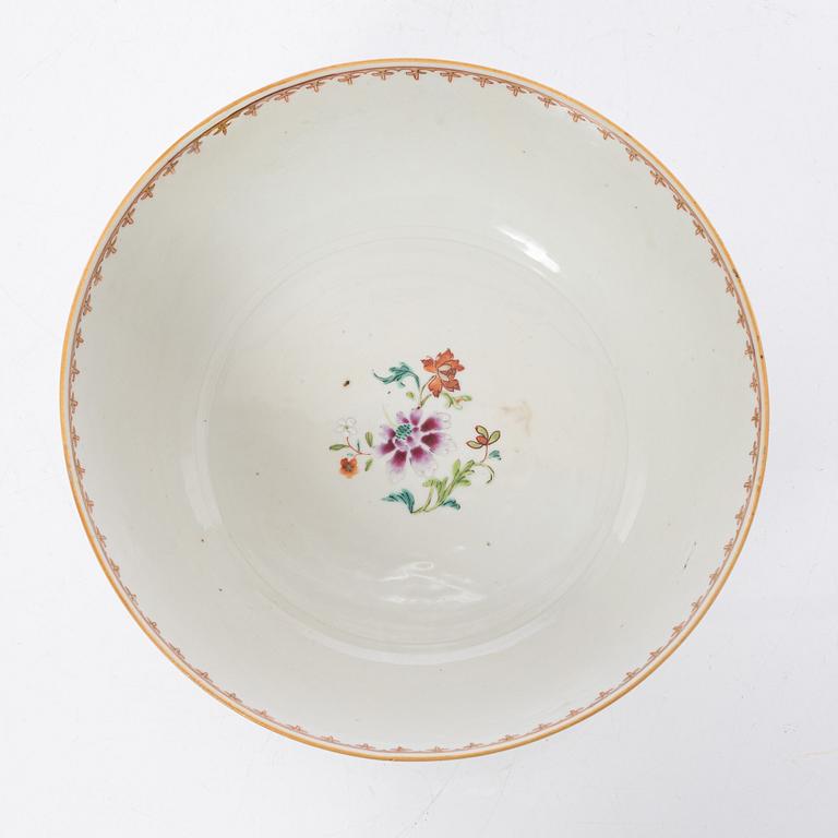 Bålskål, porslin. Qingdynastin, Qianlong (1736-95).
