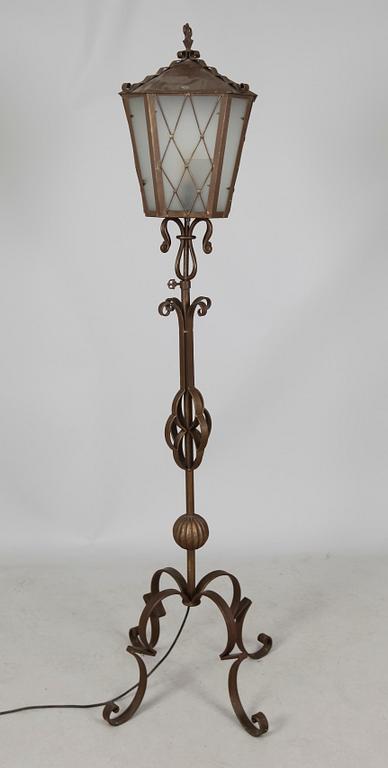 GOLVLAMPA, 1900-talets första hälft.