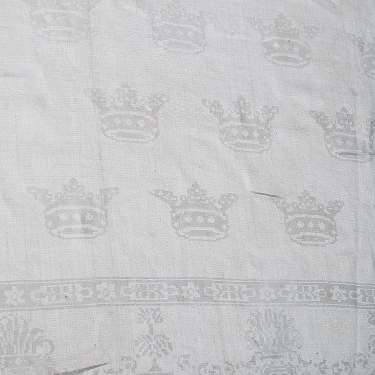 A ROYAL NAPKIN, linen damask. "Strödda kronor". Flors Manufactorie, Mo socken, Hälsingland, Sweden. Woven date 1801.