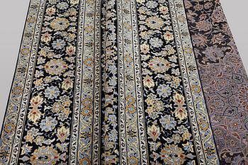 A carpet, Kashan, ca 405 x 295 cm.