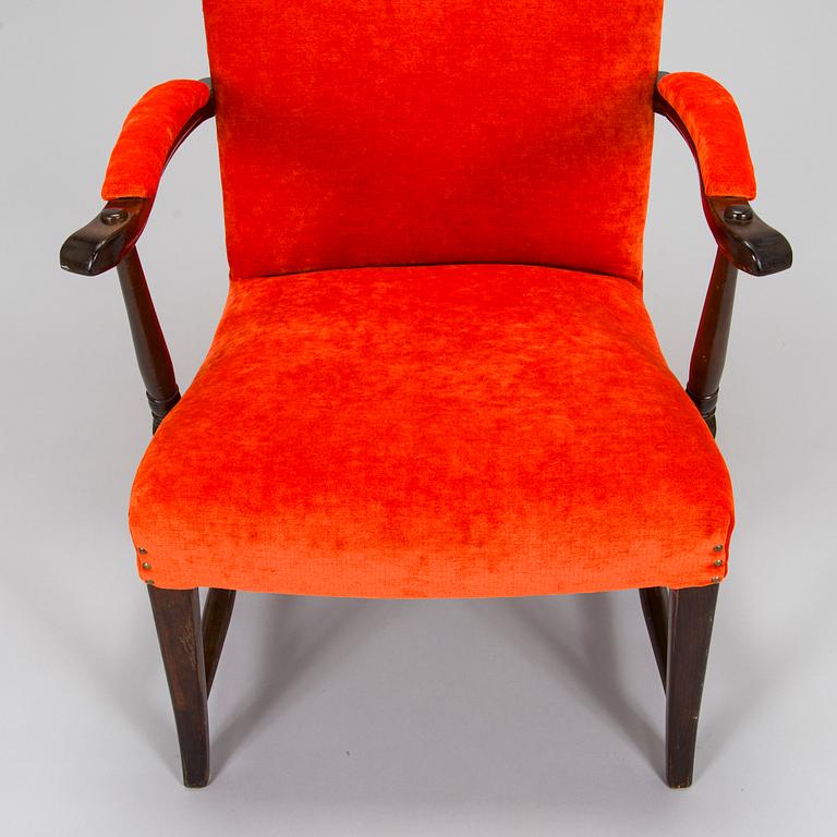 A mid-20th century armchair.