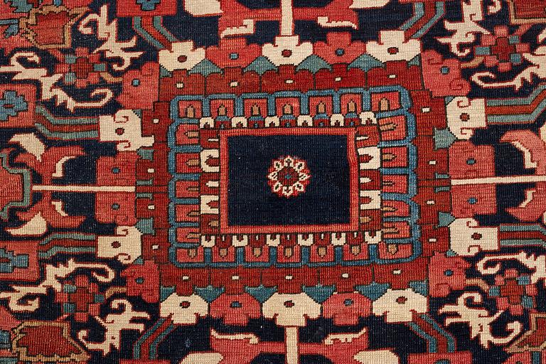 Matta, antik/semiantik Heris, ca 356 x 298 cm.
