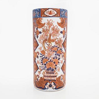 Paraplyställ, porslin, Japan, 1900-talets första hälft.