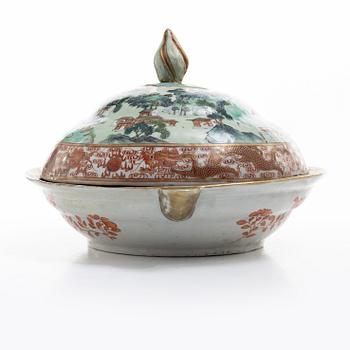 Värmefat med lock, porslin, Kina, Qingdynastin, 1800-tal.