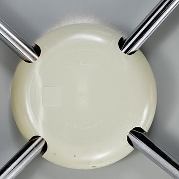 STOLAR, 2 st, "Sjuan", Arne Jacobsen, Fritz Hansen 1989.