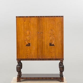 SKÅP med intarsia, art deco 1930-tal. Troligen Reimers möbler, Mjölby.