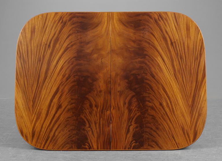 A Josef Frank mahogany dinner table, Svenskt Tenn, model 947.