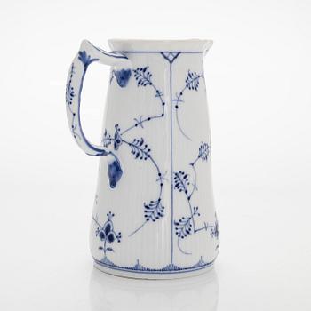 A set of six 'Musselmalet' porcelain pieces, Royal Copenhagen, Denmark.