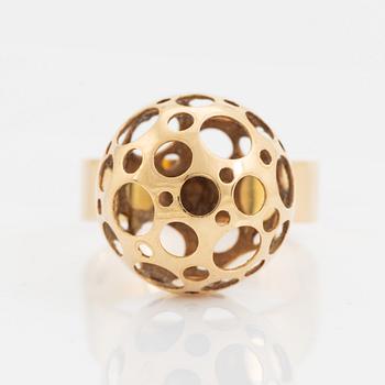 Liisa Vitali, 18K gold ring.