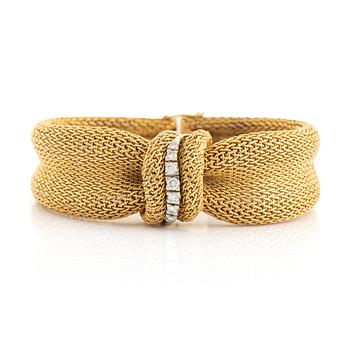 481. An 18K gold Bucherer bracelet set with round brilliant-cut diamonds.