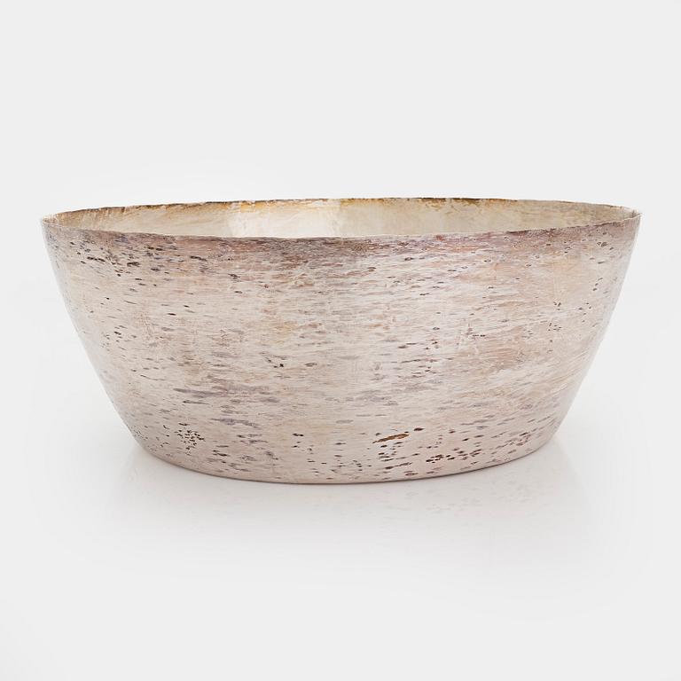 Tapio Wirkkala, malja, hopeaa, Kultakeskus, Hämeenlinna 2007.