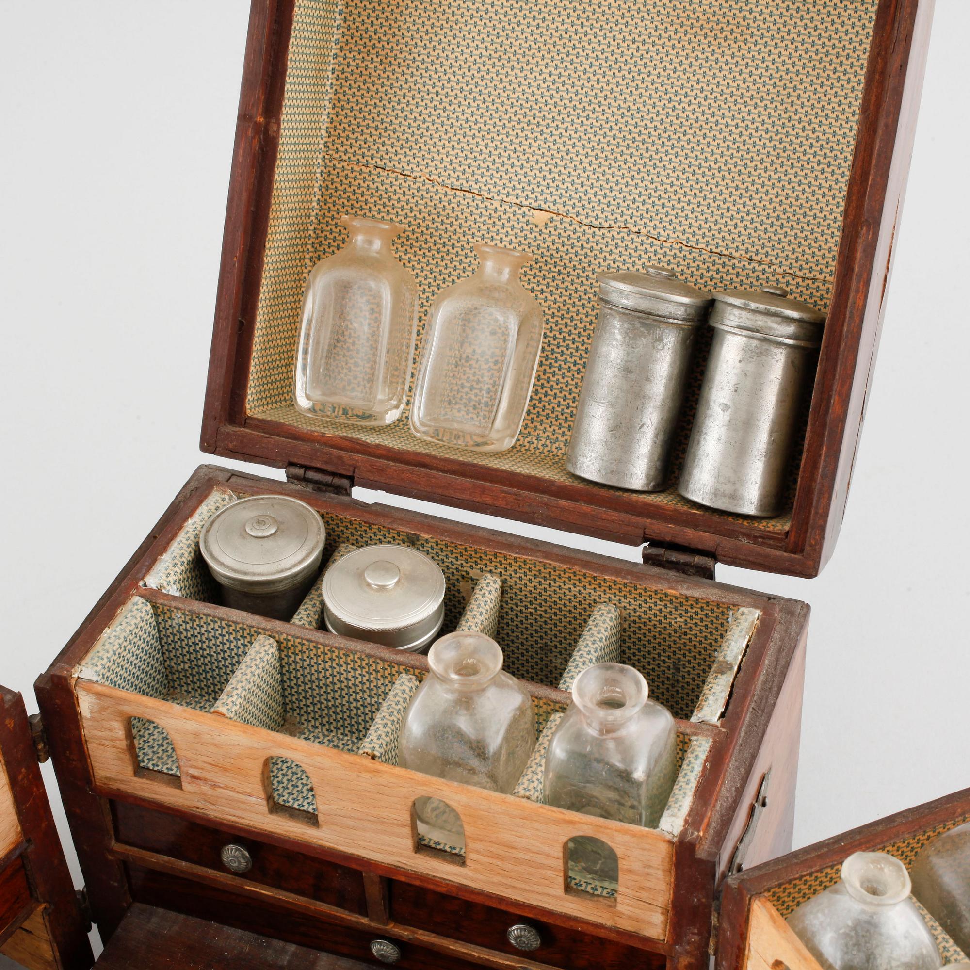 HUSAPOTEK / RESEAPOTEK, 1800-tal.