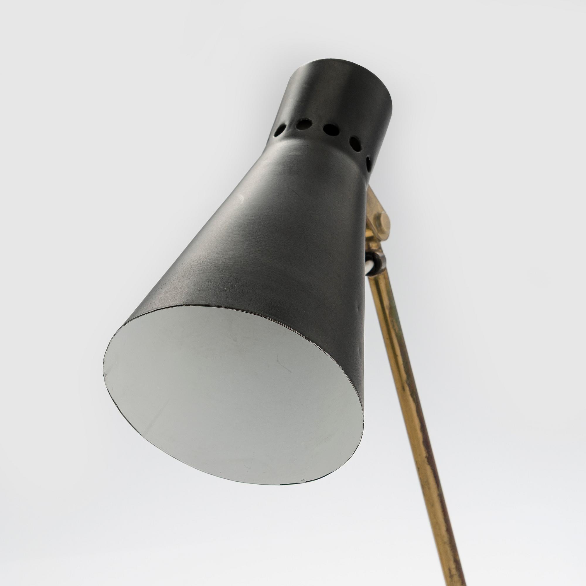 Tapio Wirkkala, bordslampa, modell K11-16 för Idman 1900-talets mitt.