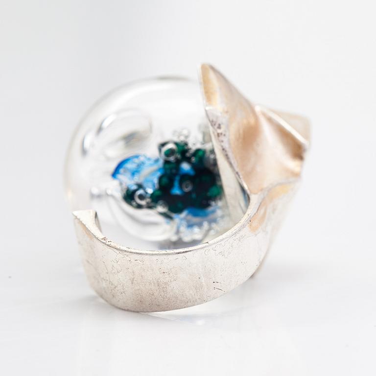 Björn Weckström, ring "Förstelnad sjö", sterlingsilver och akryl, Lapponia 1975.