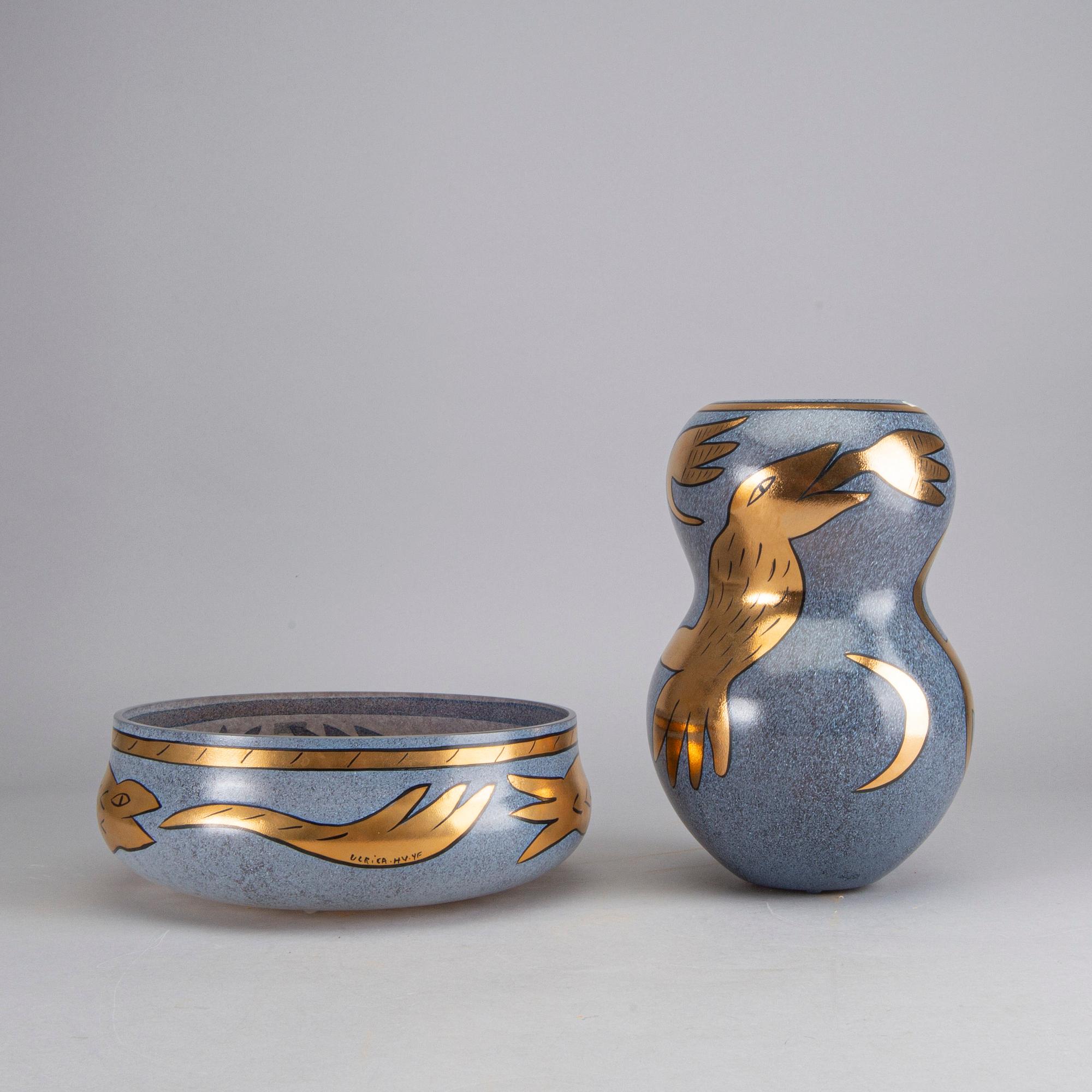AN ULRICA HYDMAN-VALLIEN VASE AND BOWL, glass, signed Kosta Boda artist collection.