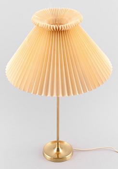 BORDSLAMPA, modell 307, Le Klint, Danmark, mässing, 1900-talets andra hälft.