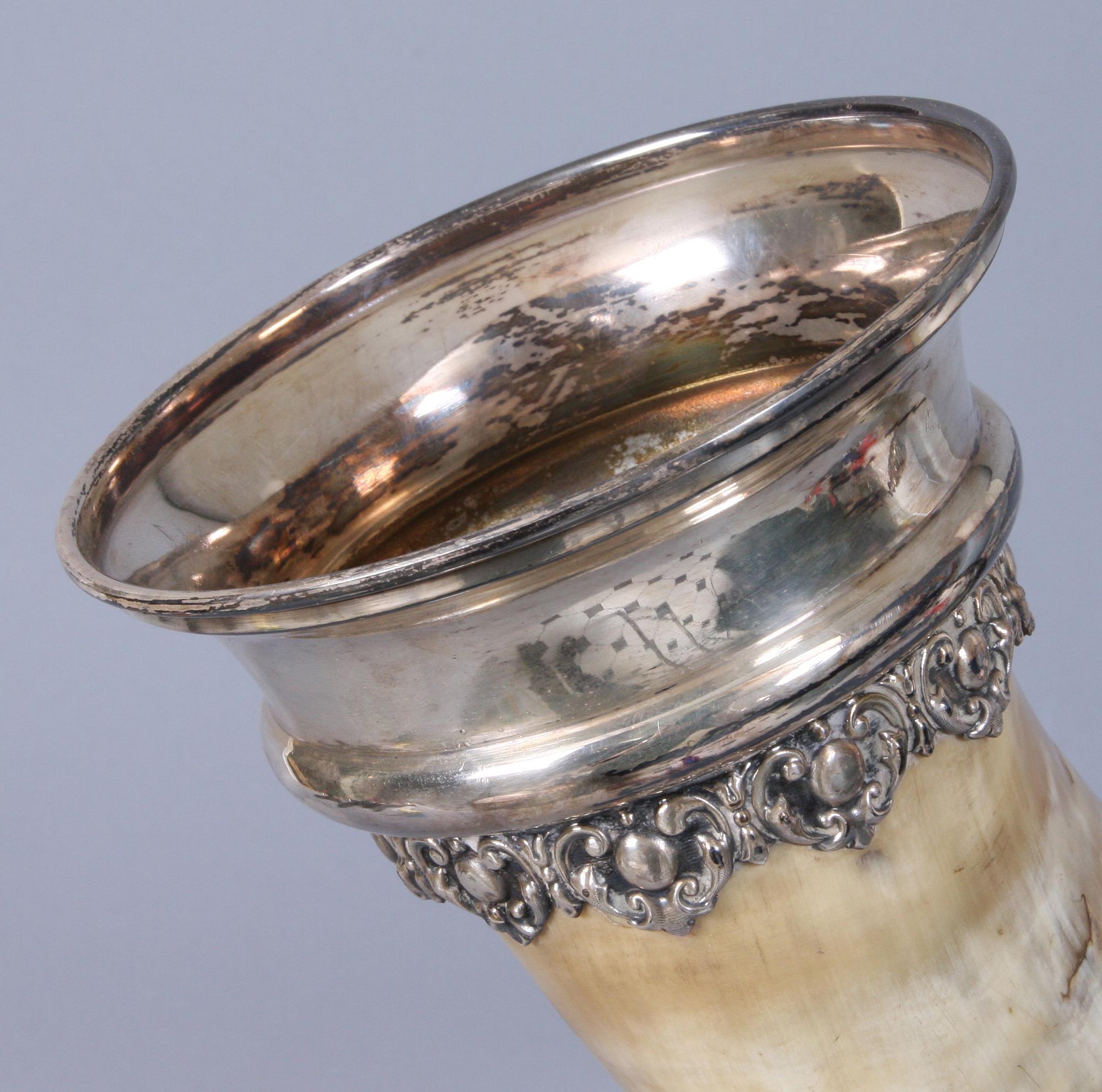 DRYCKESHORN, nysilver samt ben, 1800-talets andra hälft, stmplad "JMJ"?.