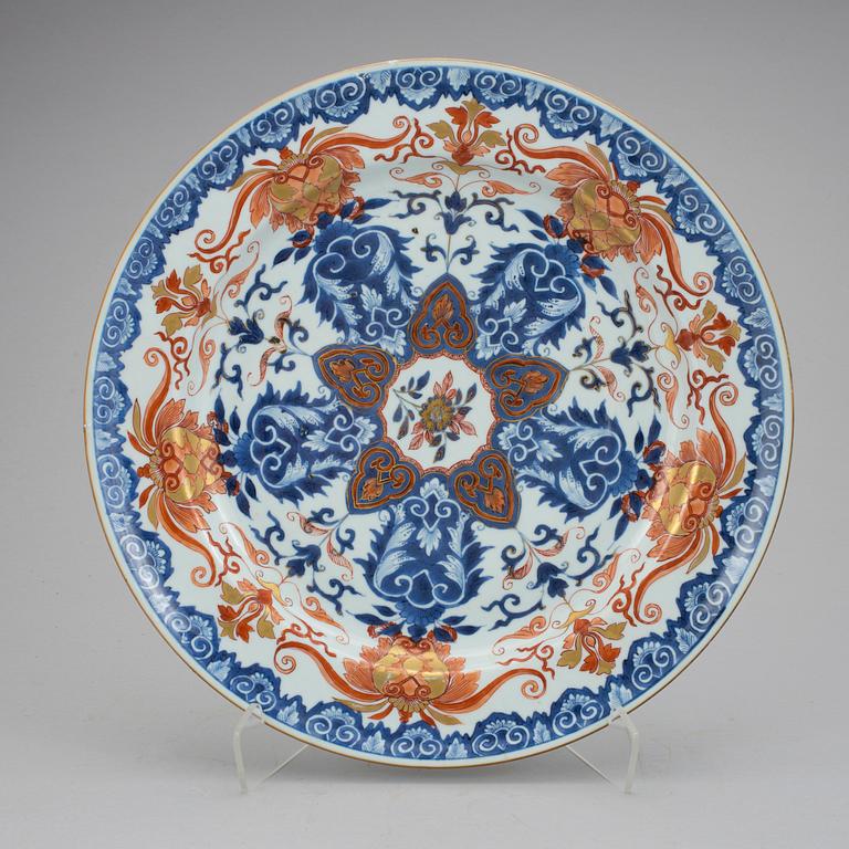 An Imari dish, Qing dynasty Kangxi (1662-1722).