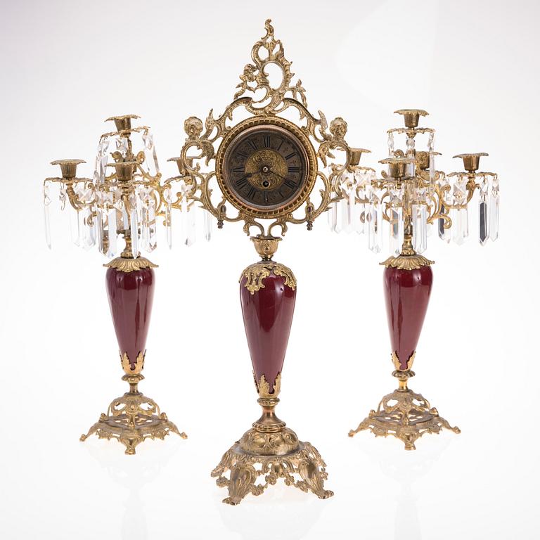BORDSGARNITYR, 3 delar, porslin och metall, 1800-talets slut.