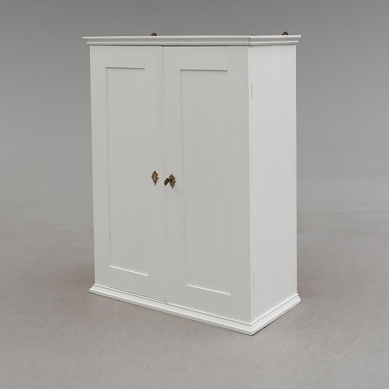 HÄNGSKÅP, 1800-talets andra hälft.