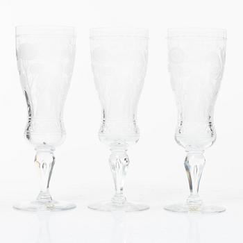 Vicke Lindstrand, three 'Dalecarlia' champagne glasses, Kosta Boda.