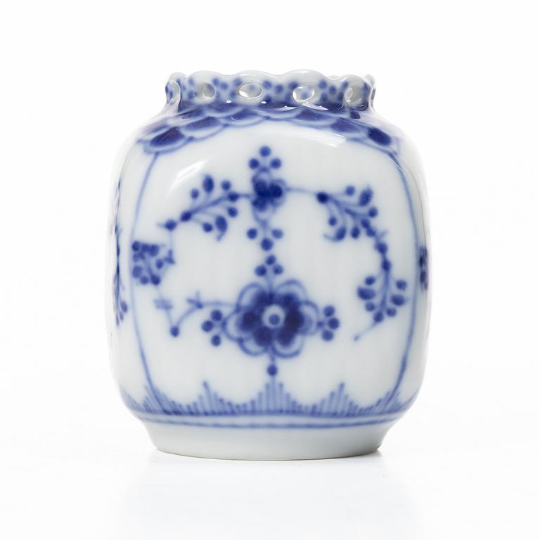 Royal Copenhagen, Kuvertvas, porslin, "Musselmalet", Danmark.