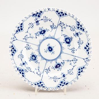 Tableware Muselmalet 27 pcs Royal Copenhagen  porcelain 20th century.