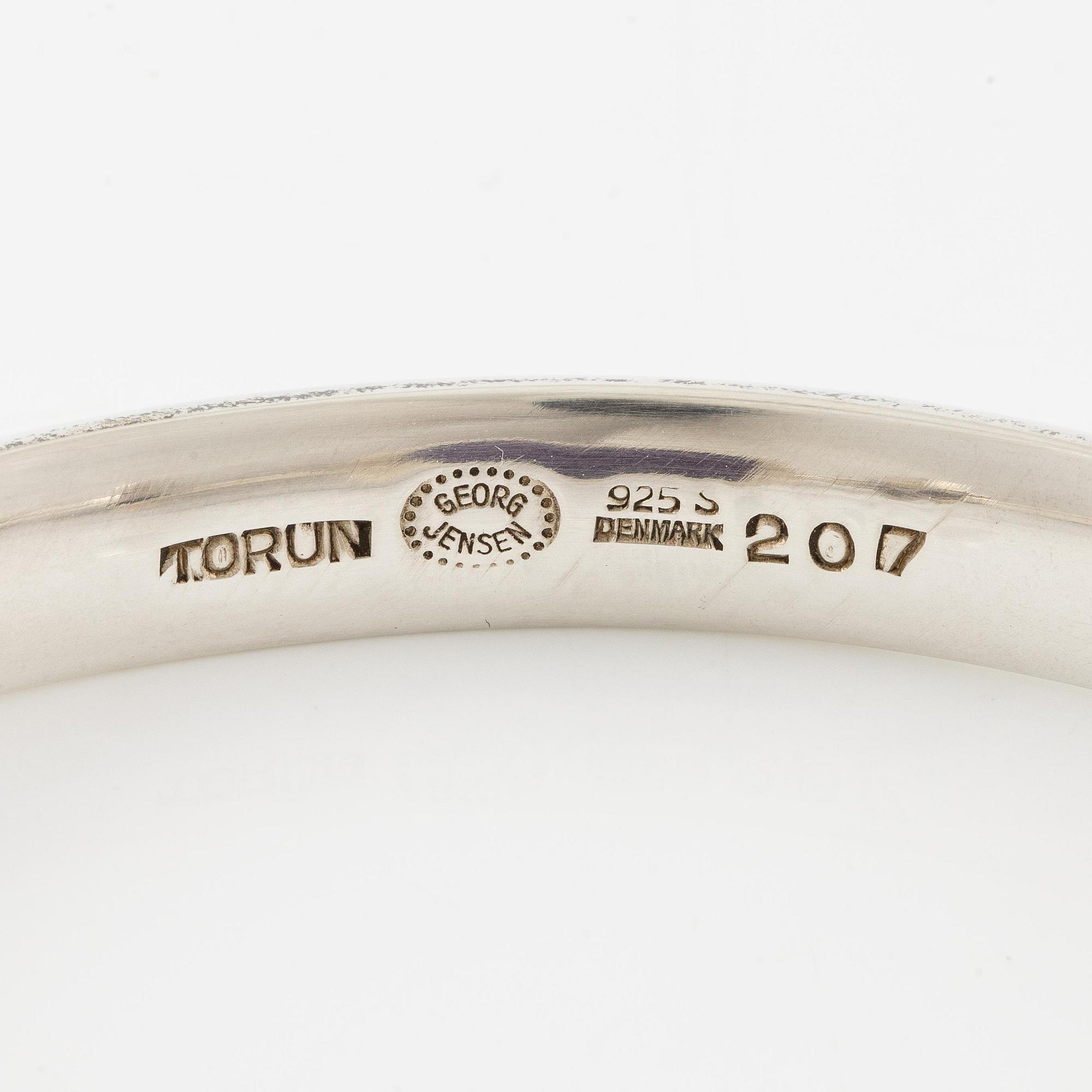Vivianna Torun Bülow-Hübe, a bracelet in sterling silver with an amethyst, for Georg Jensen.