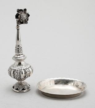 FAT, silver, Erik Ernander, Stockholm 1802 samt VIGVATTENFLASKA, silver. Total vikt ca 165.