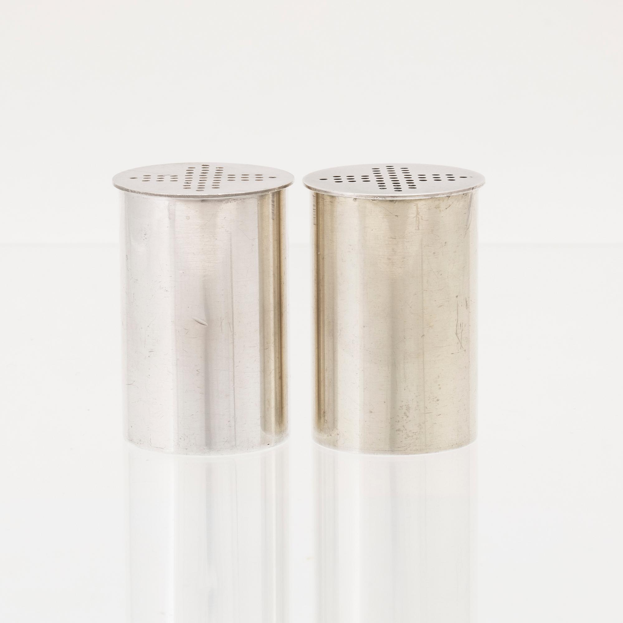 Wiwen Nilsson, salt och pepparströare, silver och förgyllt silver, Lund 1957-58.