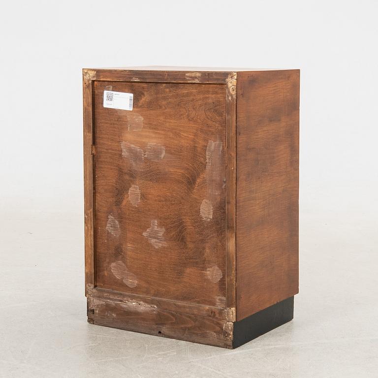 Sängbord, 1900-talets första hälft.