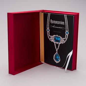 STEFANO PAPI, "Romanovien koruarteet" Kustannusosakeyhtiö Tammi Helsinki 2010. Numeroitu teos 312/ 1950.