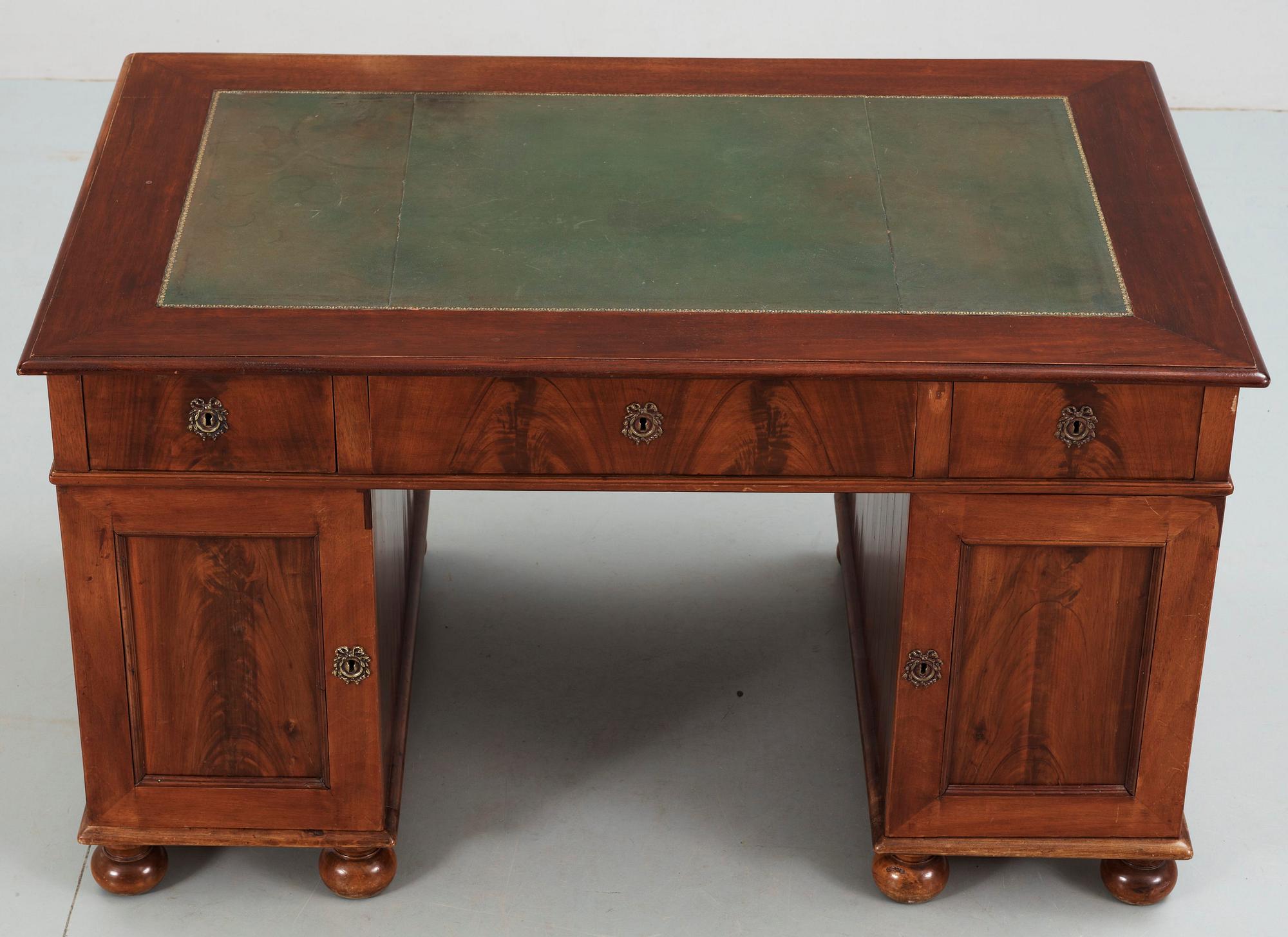 SKRIVBORD. Engelsk stil. 1800/1900-tal.