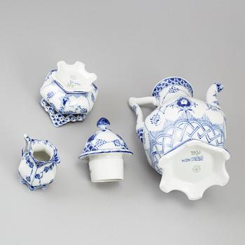 ROYAL COPENHAGEN, kaffeservis, 18 delar, porslin. "Musselmalet", Danmark.