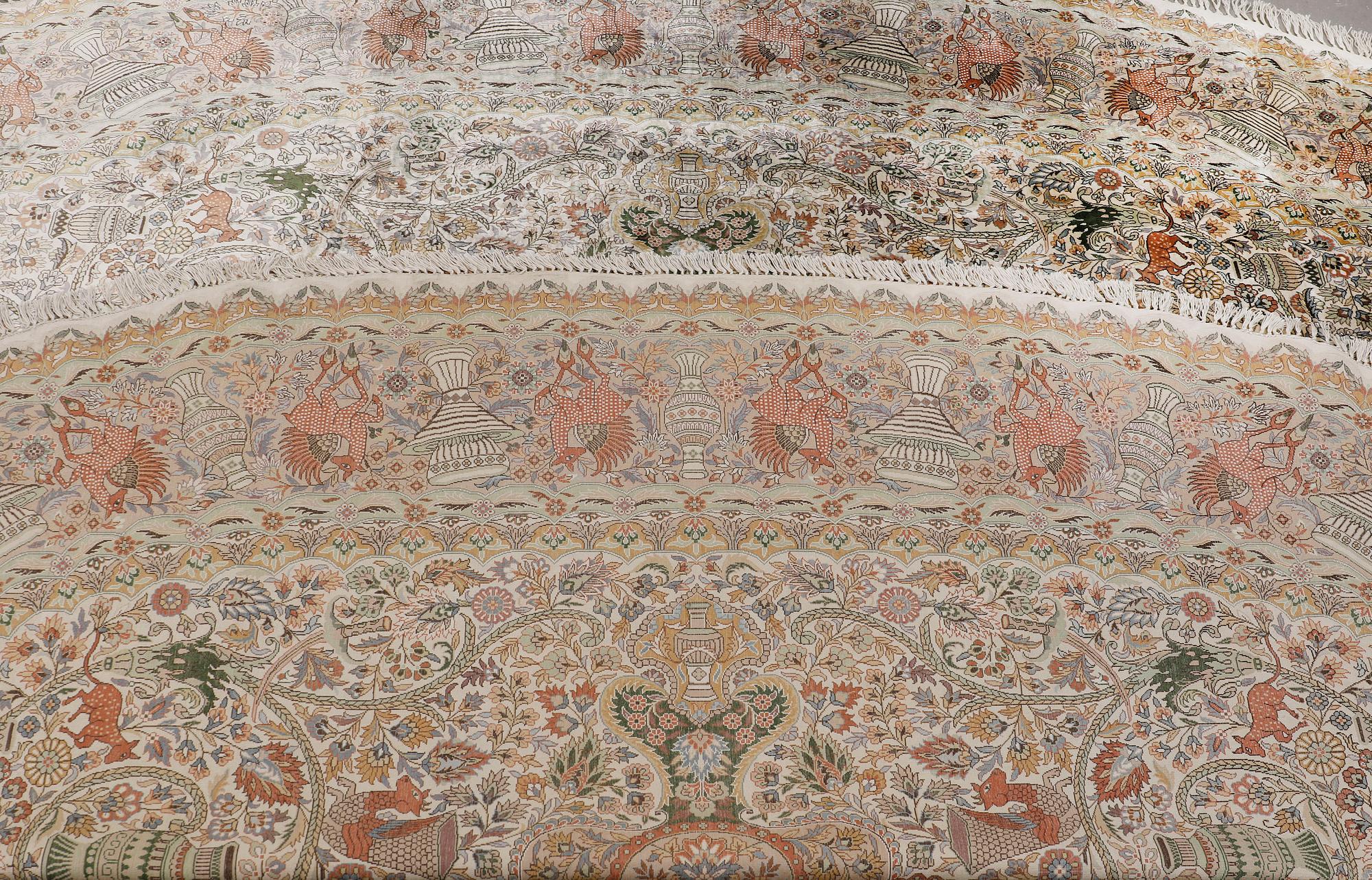 A carpet, Figural Oriental, silke, ca 273 x 180 cm.