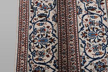 A carpet, Kashan, ca 297 x 197 cm.