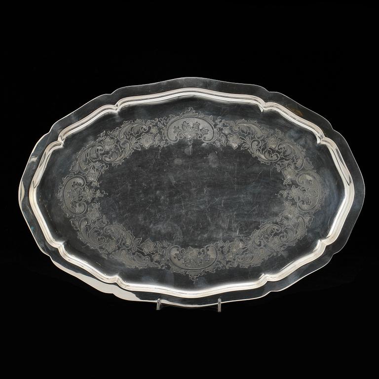 BRICKA, silver, C G Hallberg, Stockholm, 1947. Vikt 778 g.