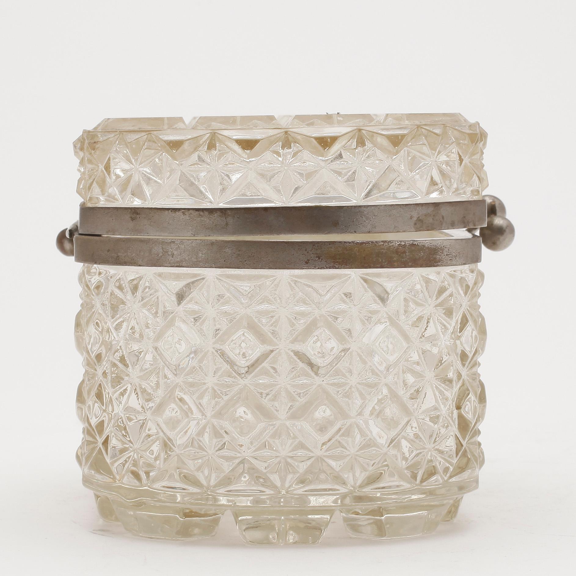 SKRIN, pressglas, omkring sekelskiftet 1900.