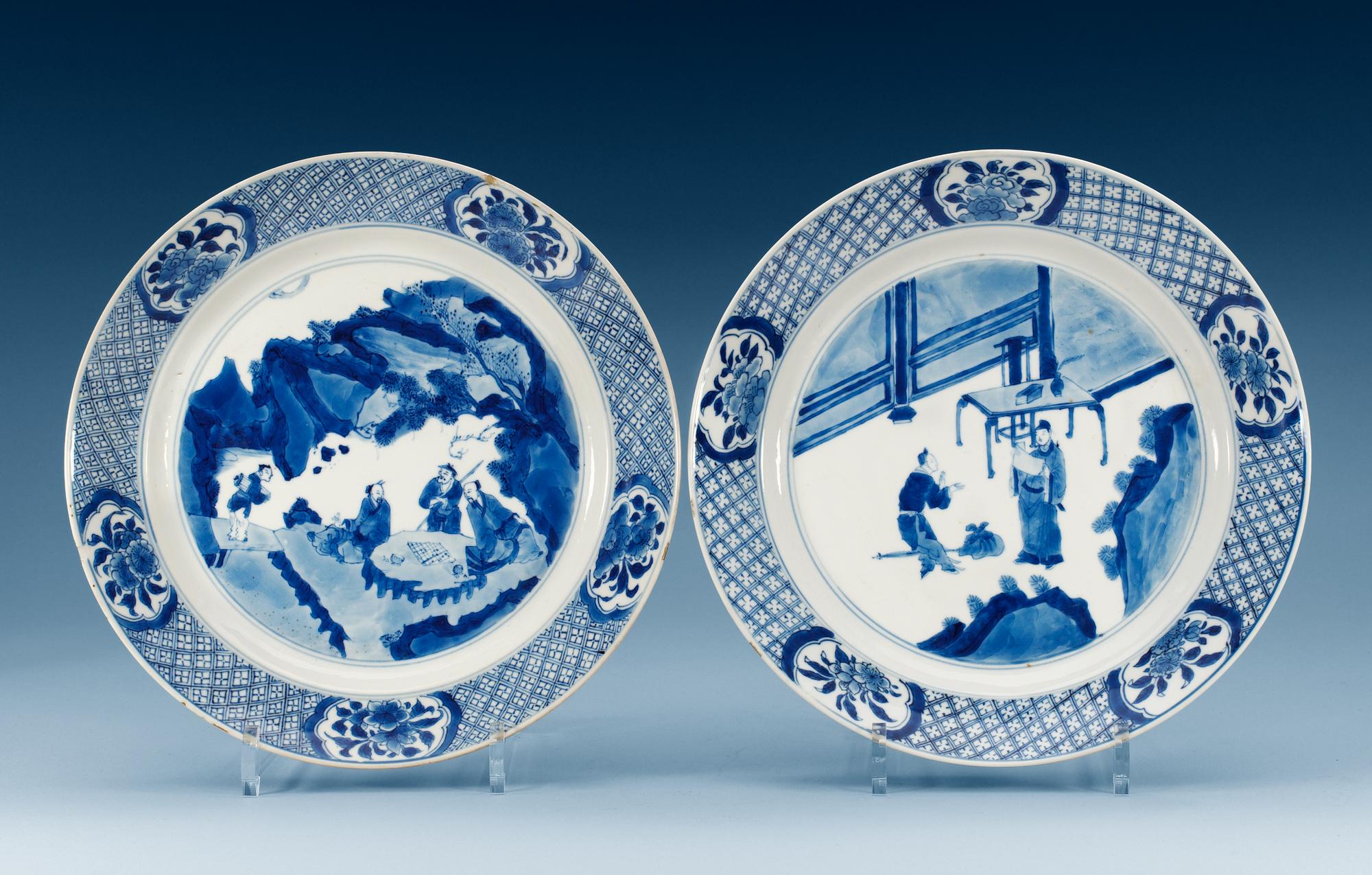 A set of two blue and white dishes, Qing dynasty, Kangxi (1662-1722), with Chenghua´s six character mark.