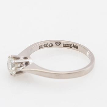 Solitaire ring in 18K white gold with a round brilliant-cut diamond, Rosengren & Eriksson Stockholm 1961.