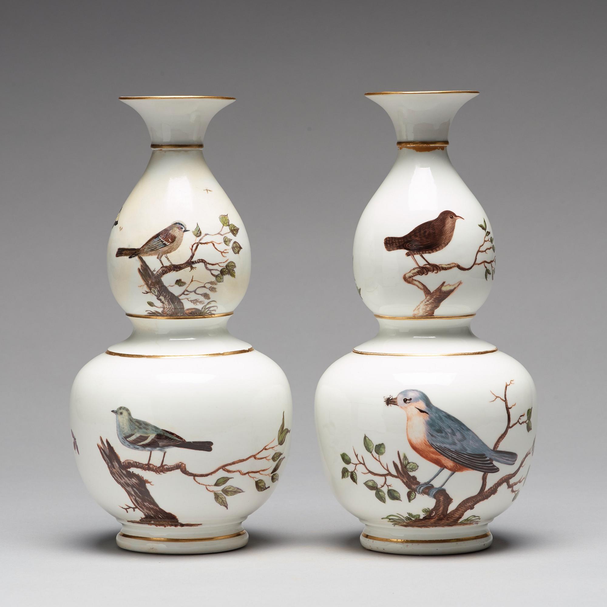 A pair of vases, 19th Century.