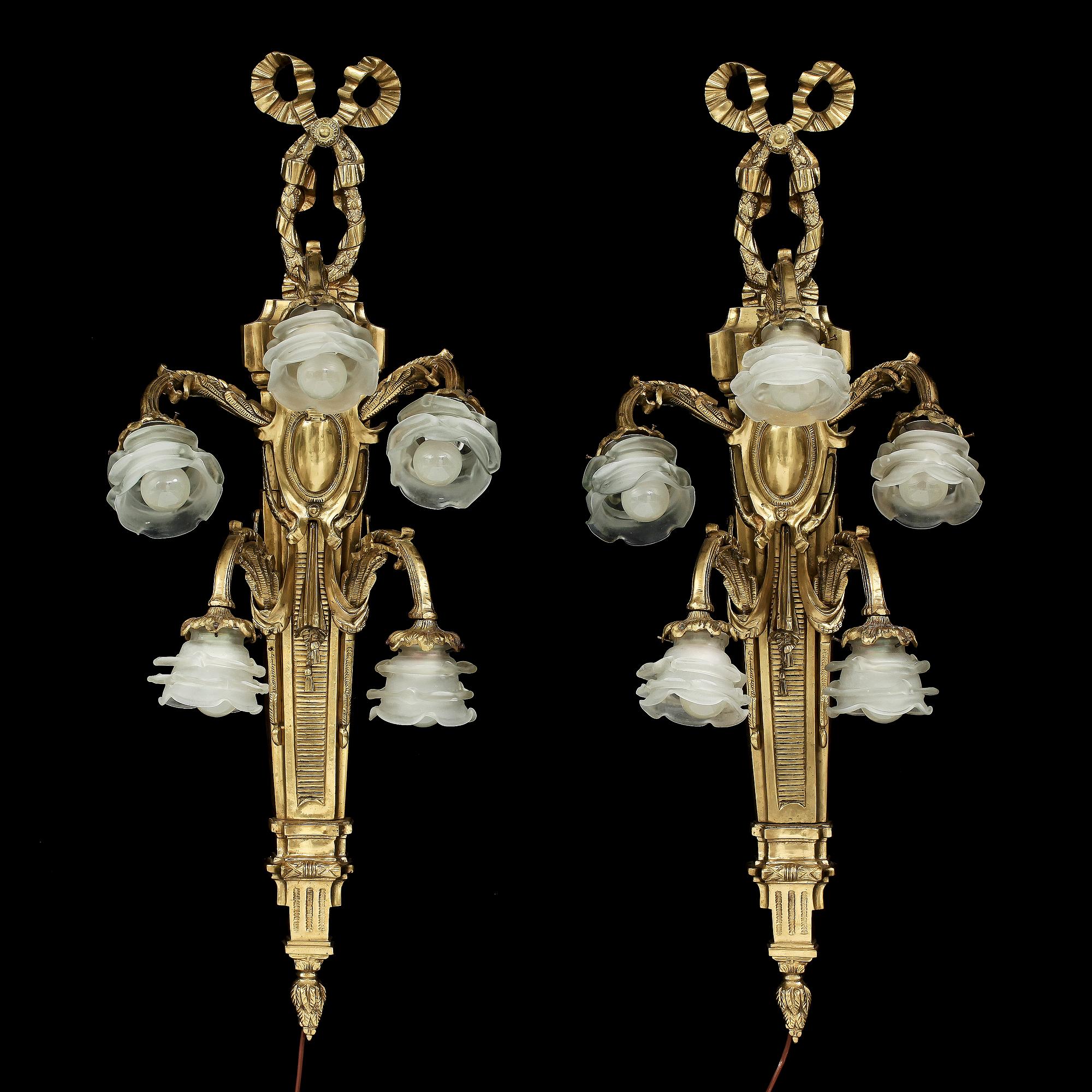 VÄGGAPPLIQUER, ett par, Louis XVI-stil, 1900-talets mitt.