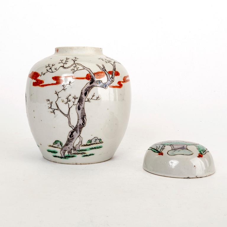 An 19th century chinese porcelain jar with lid.