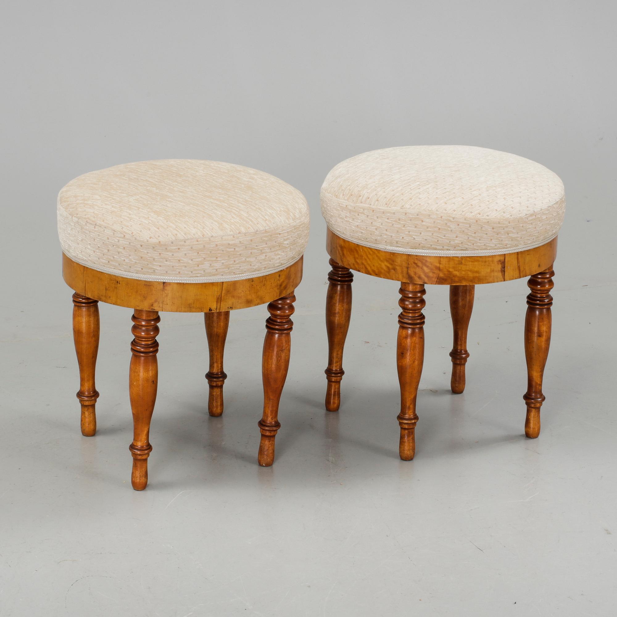 TABURETTER, ett par, senempire, 1800-tal.